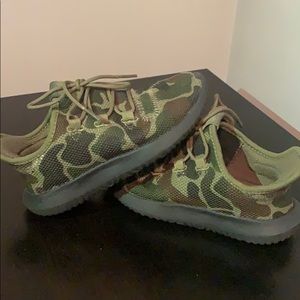 Kids size 13 adidas camouflage deerupt
